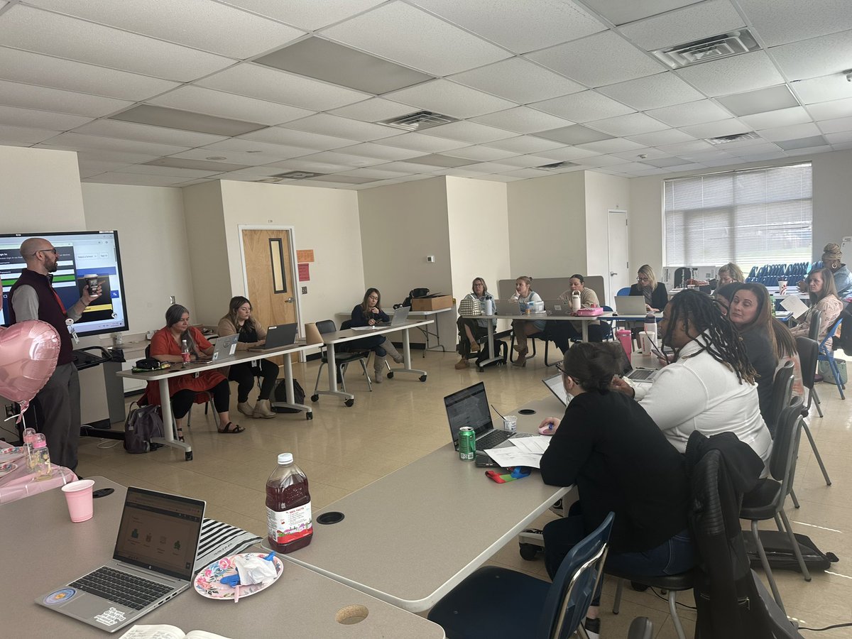 When your entire #CommunitySchools team is digging into data to support their #WildlyImportantGoals🎉🎉🎉 <a href="/Center4Youth/">The Center for Youth</a> <a href="/CommSchools/">Community Schools</a> <a href="/natcenterforcs/">National Center for Community Schools</a> <a href="/nyscstc/">NYS Community Schools Thruway Coalition</a> <a href="/GreeceCentral/">Greece Central</a>