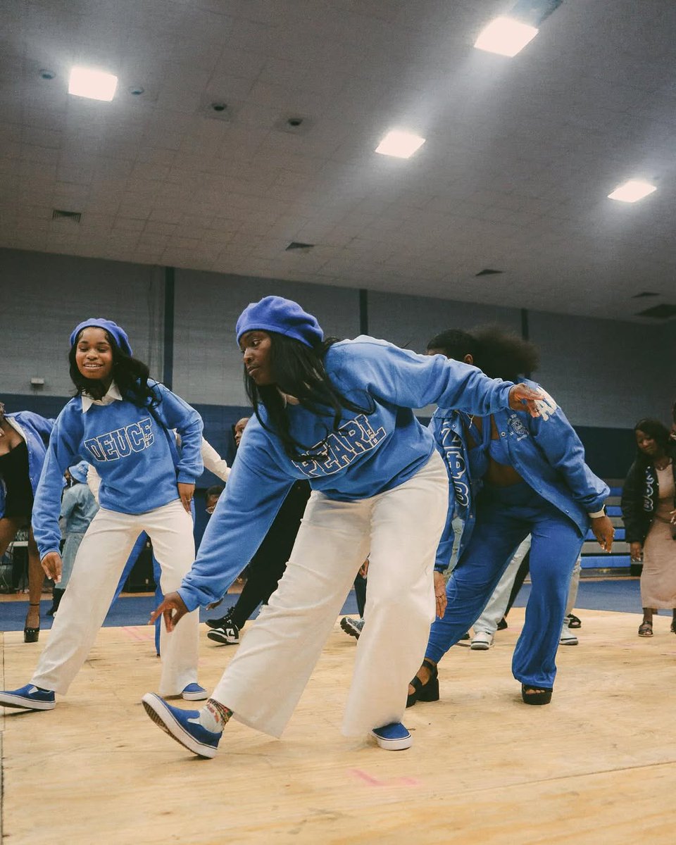 HBCUBuzz's tweet photo. One time for the Zetas at Rust College! 💙🤍 The Iota Gamma Chapter of Zeta Phi Beta Sorority, Inc. just unveiled their Spring ‘25 line—and they did not disappoint! 💫  #ZetaPhiBeta #RustCollege #HBCU #HBCUBuzz #D9 📸: @vividtrey @iotagamma_zphi https://t.co/4ZLCGTwaij