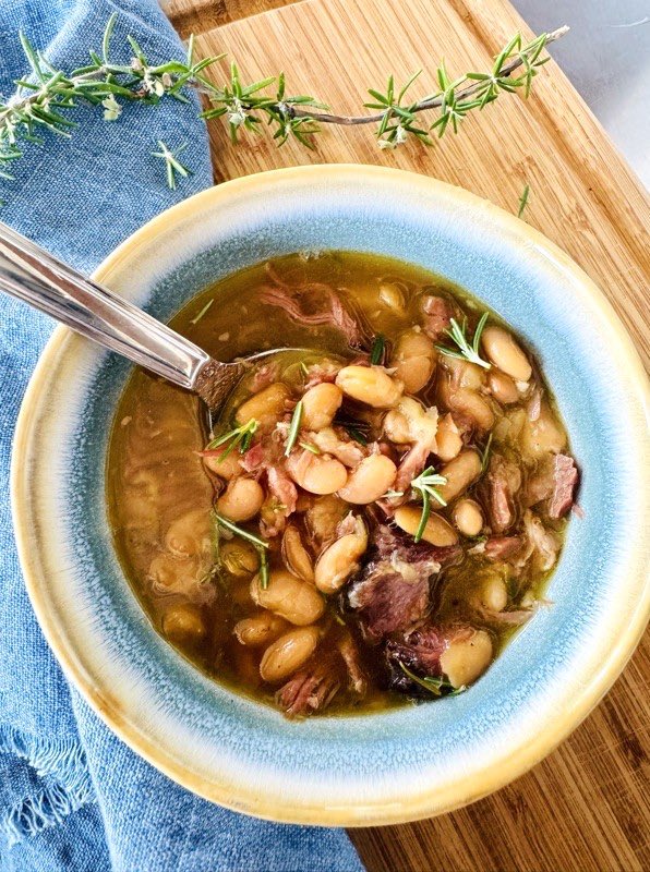 genabellrecipes's tweet photo. Easy Leftover Ham Bone and White Bean Soup! Great way to utilize those holiday leftovers. 

https://t.co/SSFbWPSOzC

#recipes #leftovers #hamsoup #whitebeansoup https://t.co/tbM8bayaCM