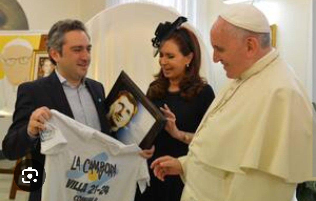 Entre los hipokritas, los desmemoriados y los que siguen la corriente todos lloran al Papa que pasara a la historia por militar peronkirchnerismo y no pisar su país natal. QEPD que pase el que sigue.