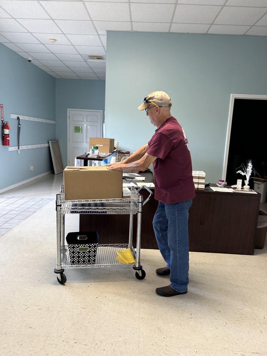 WestAlaRegional's tweet photo. Area Agency on Aging of WAL visited the Moundville Senior Activity Center (SAC) last week. Center manager Mickey Boothe was hard at work getting the West Alabama Food Bank boxes to those who signed up for them. Come to one of the 22 SAC's in our region. 
https://t.co/LWC1l6vnEZ https://t.co/7jzRPDsQ1R