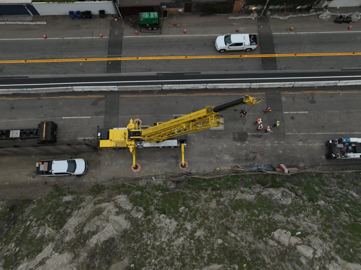 ⚠️ PACIFIC COAST HIGHWAY ⚠️

Crews are assembling a large crane near Big Rock along #PCH. The crane will be used to install netting on the side of the sloped hill for soil erosion prevention after damage from the #PalisadesFire.