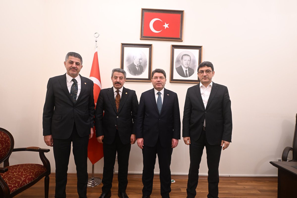 📍TBMM

Gazi Meclisimizde, milletvekili arkadaşlarımızla birlikte Adalet Bakanımız Sayın Yılmaz Tunç ile bir araya geldik. 

Kabulleri için Sayın Bakanımıza teşekkür ediyor, çalışmalarında  kolaylıklar  diliyorum.

<a href="/adalet_bakanlik/">T.C. Adalet Bakanlığı</a>
<a href="/yilmaztunc/">Yılmaz TUNÇ</a>