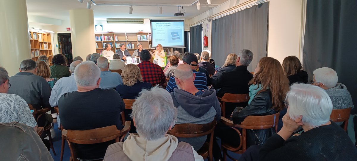 BibliotecaFlix's tweet photo. Aquest dimarts 22 d'abril,tenim a la Biblioteca de Flix la presentació del llibre "El castell Carlí de Flix..."
Ha estat editat pel Associació Cultural La Cana. Col·lecció Lo Pedrís, núm. 11
Unes imatges de l'acte.
@AjuntamentFlix 
@BibliotecaFlix https://t.co/VuUjcH2Y1J