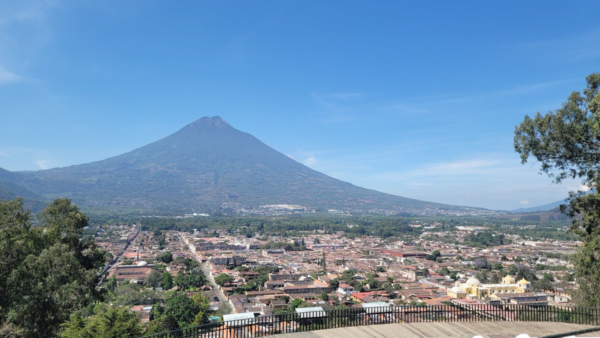 Hoy día internacional de la tierra me siento doblemente celebrada. Me encanta haber encontrado el camino de la satisfacción laboral.

Gracias a quienes trabajan por vivir en un planeta en equilibrio. Nosotros necesitamos al  planeta.