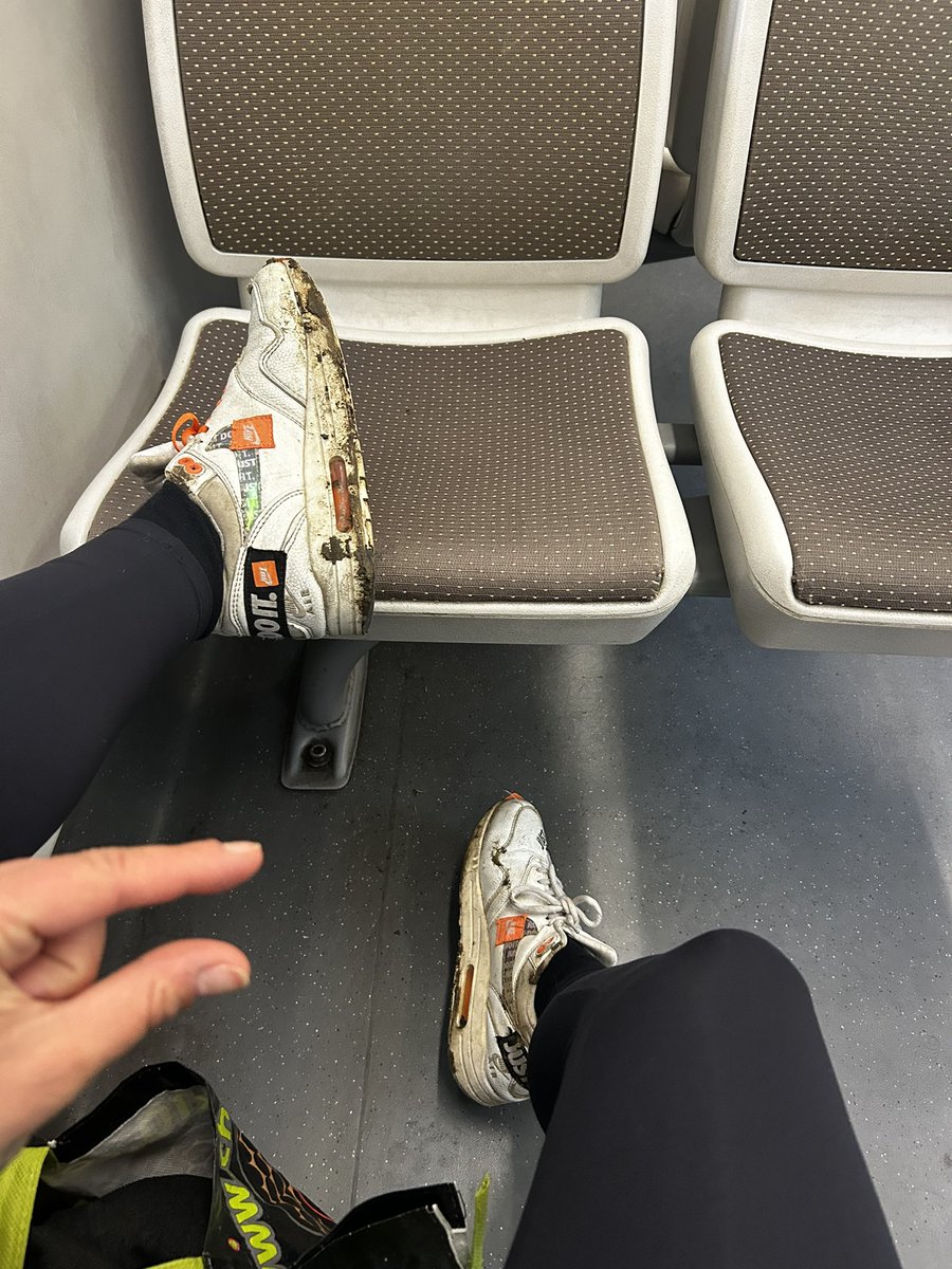 laktdejasnblank's tweet photo. Hora de la merienda, cerdo! Quiero ver mis Nike blancas y relucientes! Así que deja de babear por una sucias zapatillas y saca la lengua !!!! 🥵🥵🥵#footfetısh #findom #findomslave #FindomEspanol #findomdrain

@FindomPromos_ @rt_find https://t.co/NB4fAHE9OD
