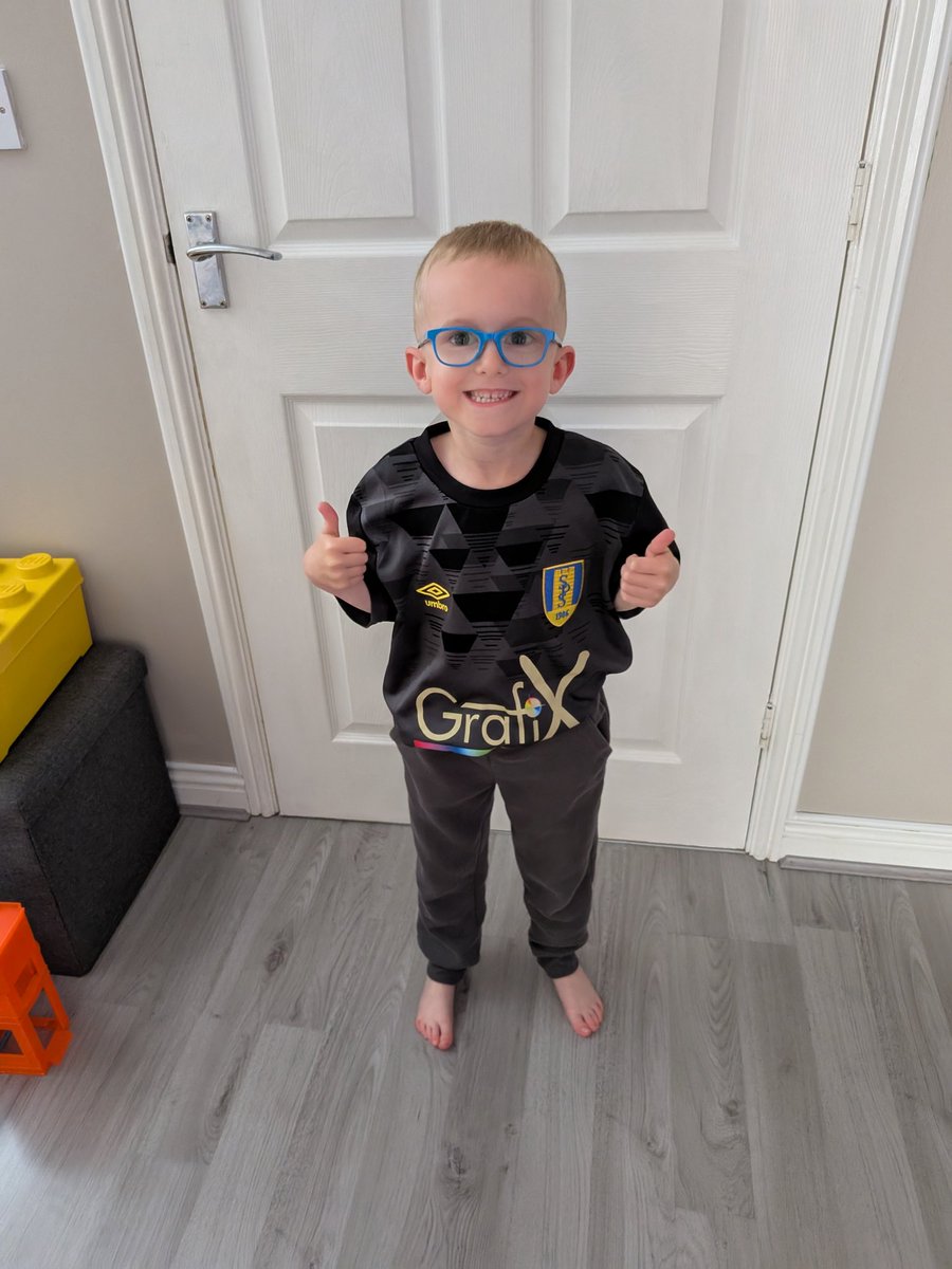darren_jackson1's tweet image. @parksteelsfc let's finish with a bang. Let's get those playoffs. #grafix #localteam #stockbridge