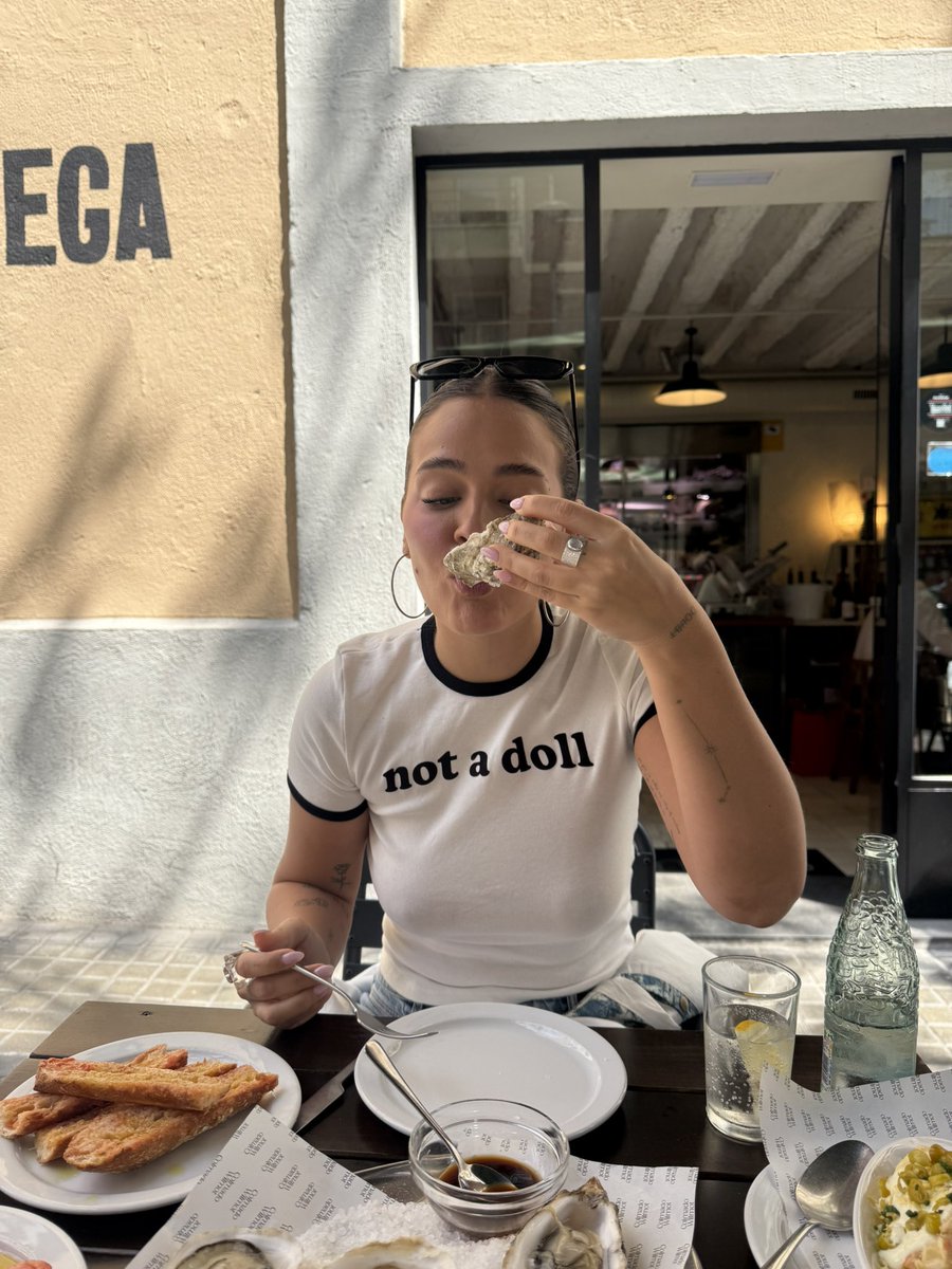 Laura Escanes (@lauraescanes) on Twitter photo 