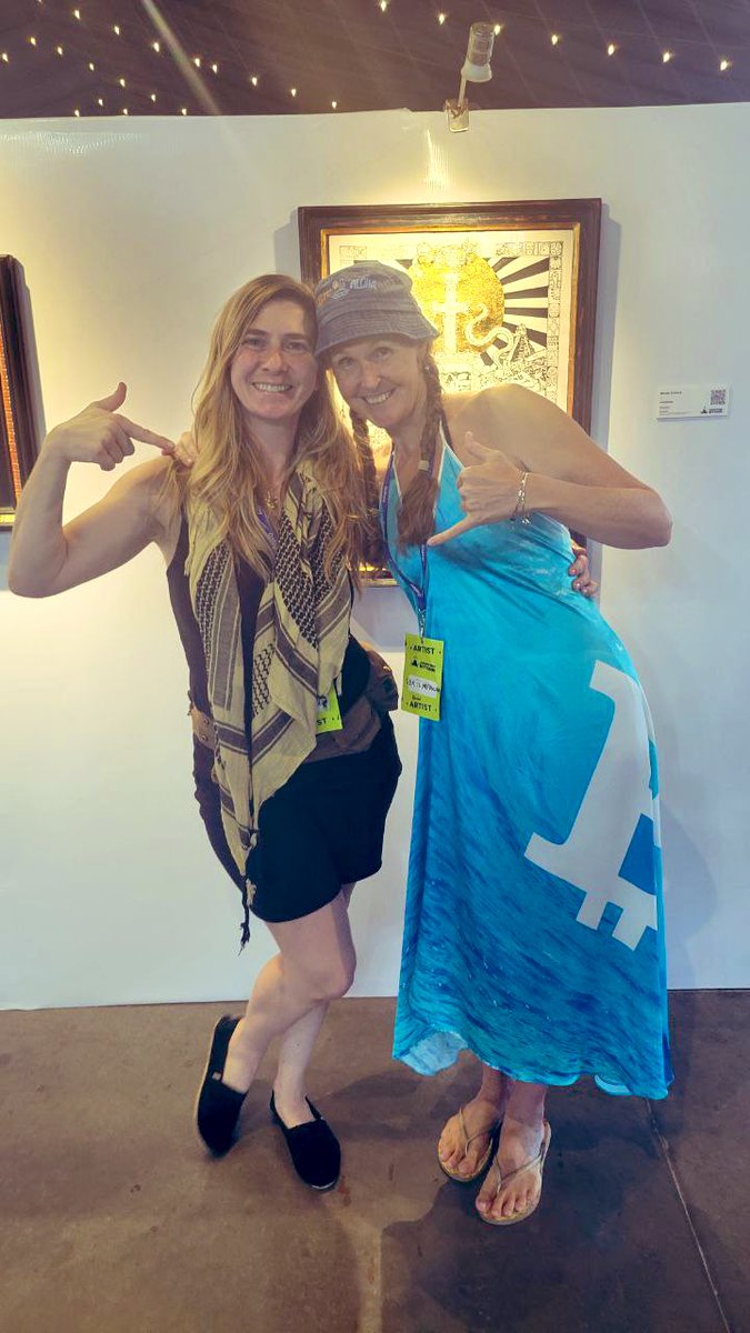 SEAisMEDICINE's tweet image. The more you participate in the #Bitcoin network the stronger it gets ✊ Grateful for the friendships forged by #BitcoinArt 

@ArielBirdie and I @AdoptingBTC  
Go check out her @godsofbitcoin
