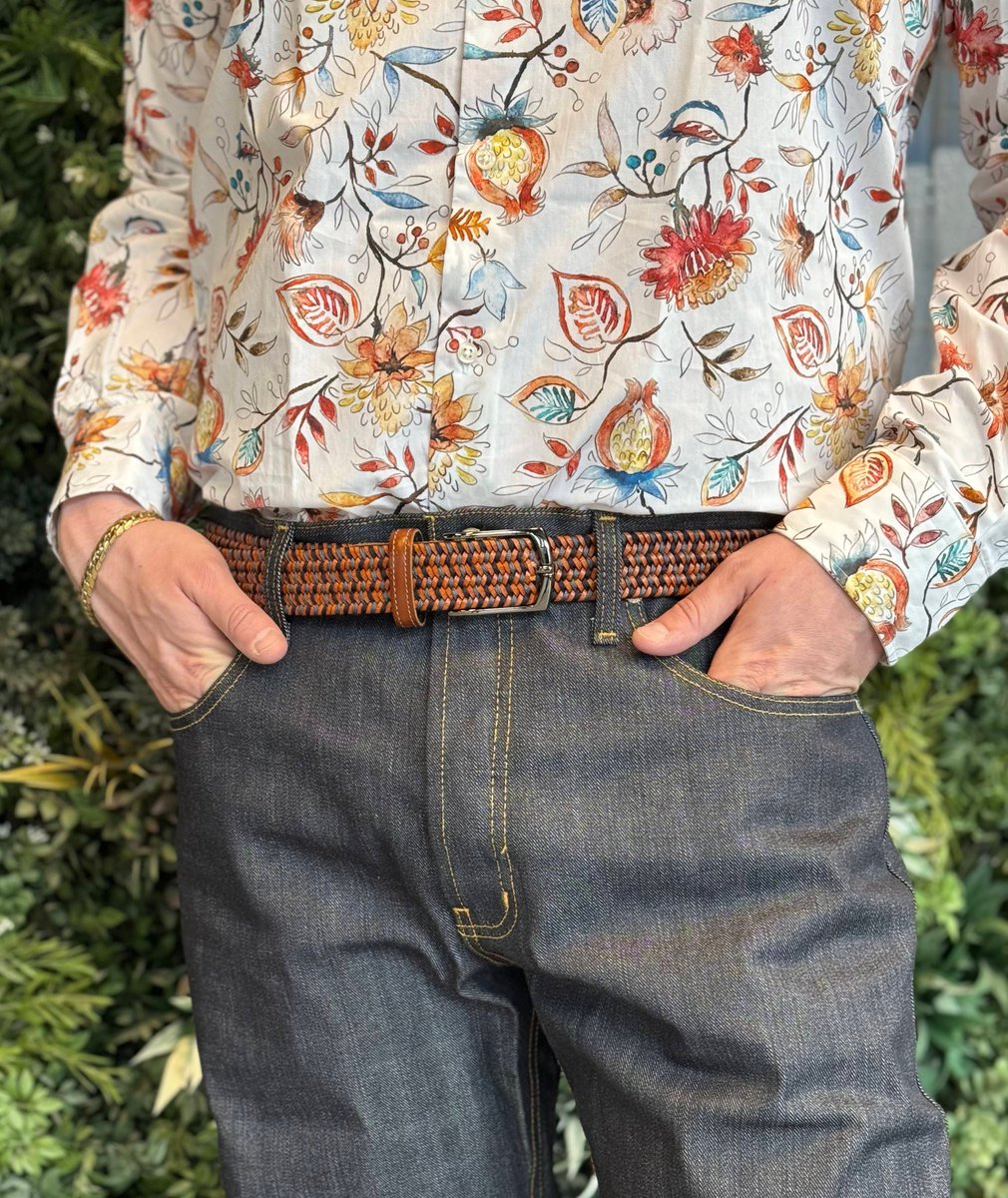 A floral that speaks with confidence — not volume.
This Altemflower sport shirt brings a touch of Italian flair and effortless elegance to the everyday. #LdnOnt