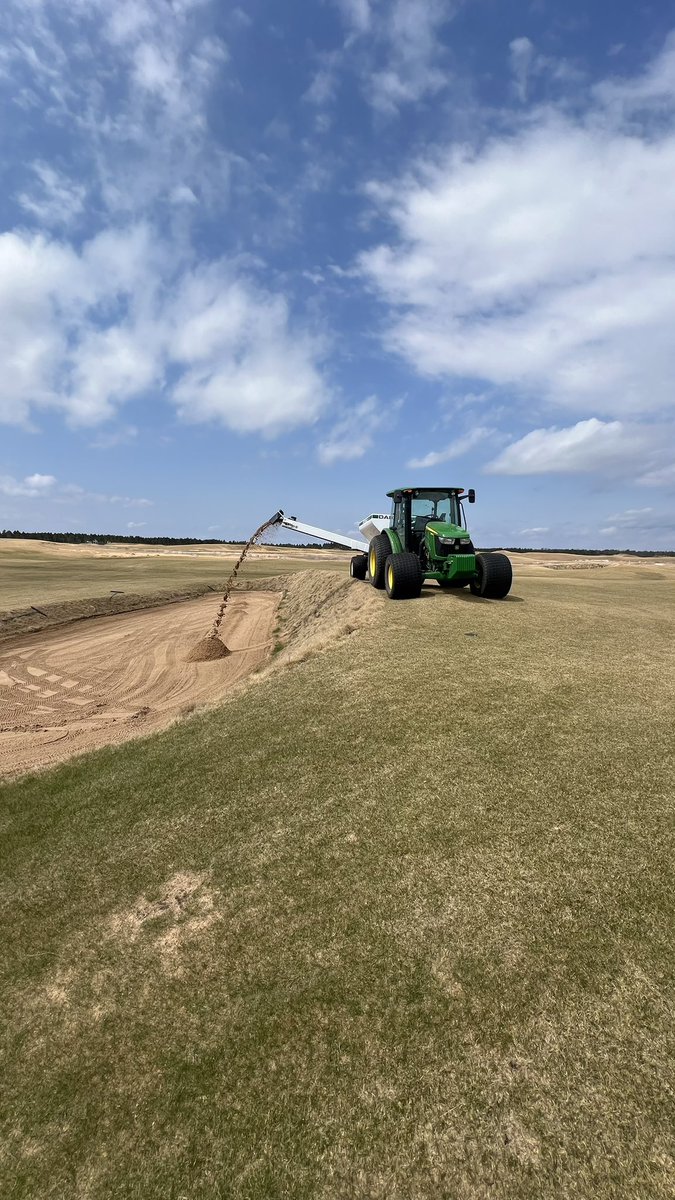 Charlie Beyer (@cbeyer012) on Twitter photo Few more bunkers getting a freshen up <a href="/REVDAKOTA/">Dakota Peat & Equipment</a> 440 side conveyor making quick work Few more bunkers getting a freshen up <a href="/REVDAKOTA/">Dakota Peat & Equipment</a> 440 side conveyor making quick work