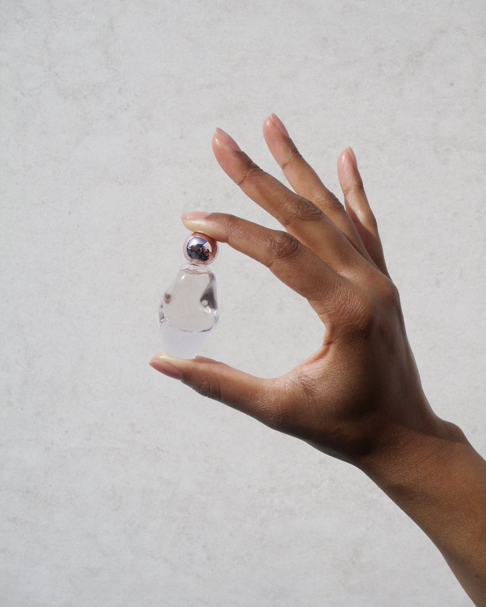 kyliecosmetics's tweet image. 3 days only! get the cutest, mini cosmic by kylie jenner for FREE with any 30ml+ fragrance purchase 💫 shop now at kyliecosmetics.com! 🤍