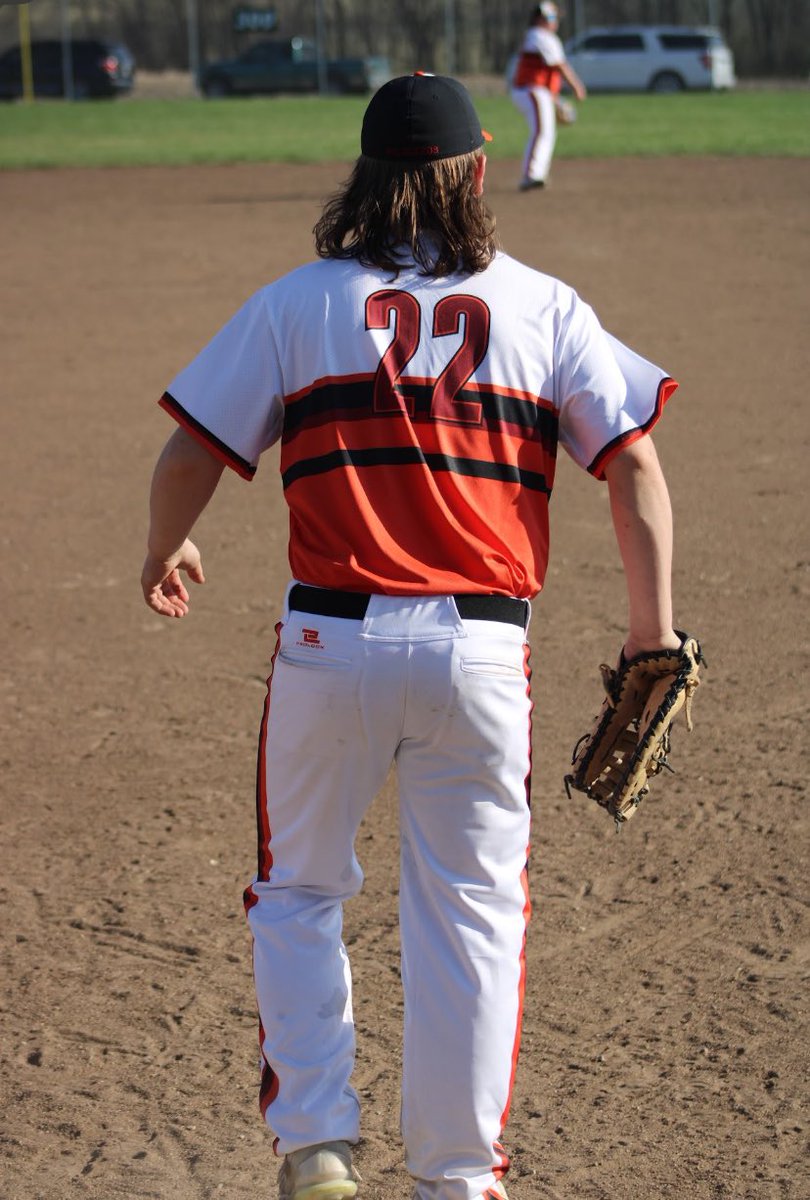 ‼️GAMEDAY‼️

🆚: Stanberry
⏰: 5:00, JV to follow
📍: Osborn, MO
🌡️: 78☀️

Photo credits to Dalton Wheeler