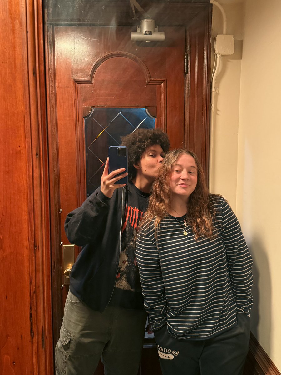 adrian ✯ tweet media