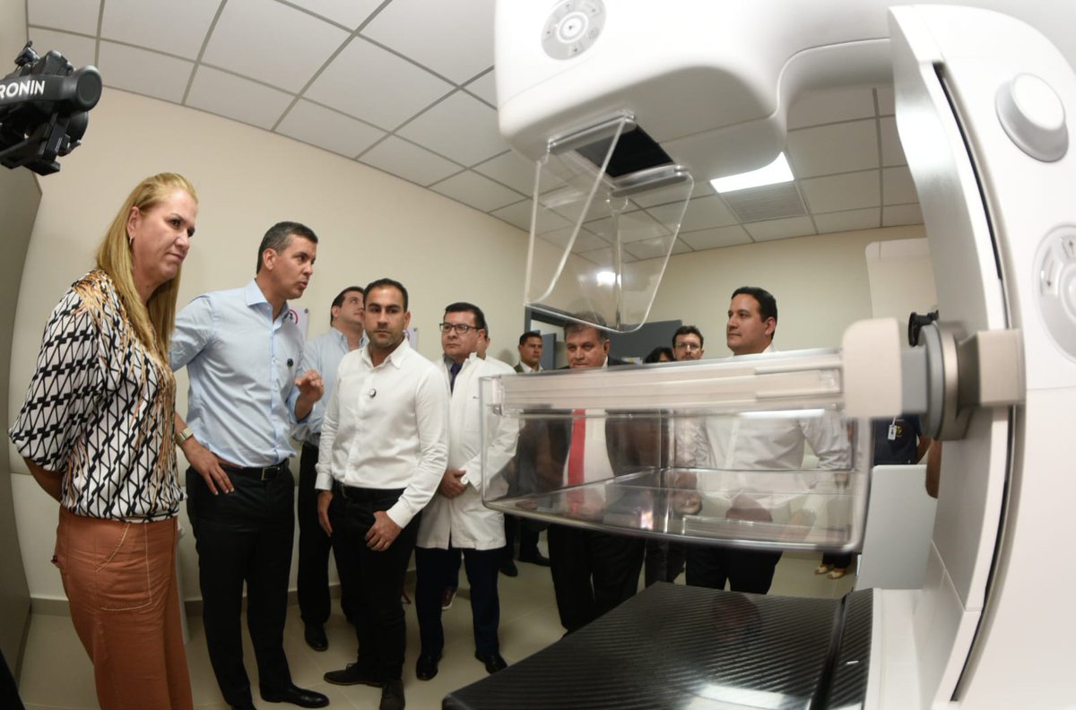 El Presidente de la República <a href="/SantiPenap/">Santiago Peña</a> visitó moderno Centro de Diagnóstico de San Lorenzo, estuvo acompañado por la ministra de <a href="/msaludpy/">Ministerio de Salud</a> Dra. <a href="/mariatbaran/">María Teresa Barán Wasilchuk</a> y otras autoridades, en la oportunidad, dialogaron con pacientes que acceden diariamente a estudios médicos de alta