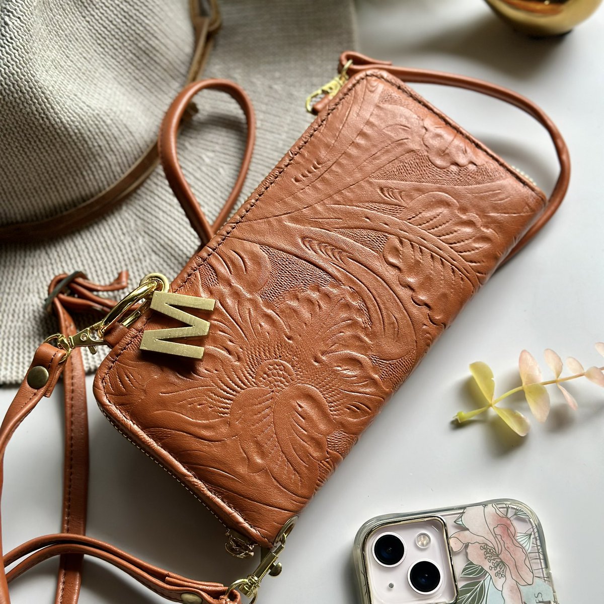 salylimonusa's tweet image. Soft, floral, and anything but ordinary.
This beauty is handmade, embossed, and ready to turn everyday moments into compliments. salylimonusa.etsy.com/listing/190646…

#HandmadeWallet #LeatherAccessories #CoralStyle #BohoVibes #GiftForHer #SalyLimonUSA #SustainableStyle