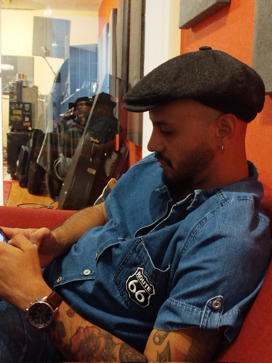 Comenzamos con la producción de un nuevo sencillo... 🤟🏻
Si! Habrá más Gibbons del Norte este 2025 🔥🔥

📌 alquimia studio