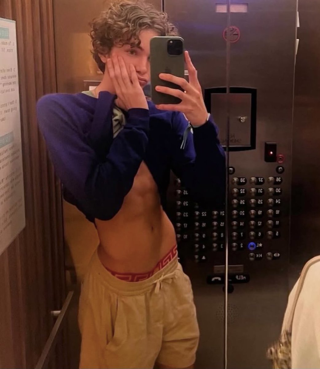 xxalexadams's tweet photo. Like for day 😏RT for night 🍑 https://t.co/wBl3KEE4MJ