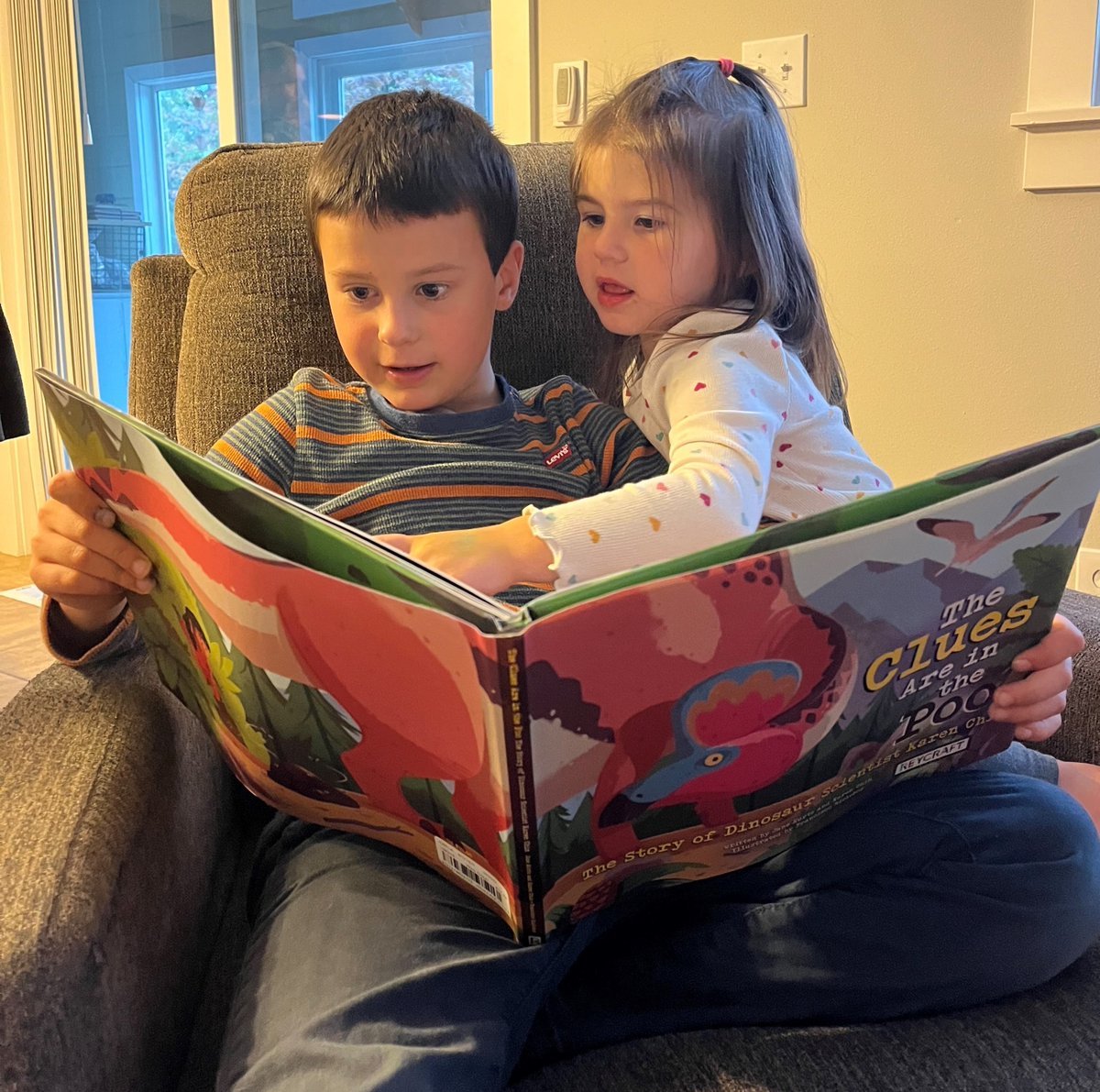 janekurtz's tweet photo. #EarthDay Who feels left out of the #science conversation? Who can be drawn in through words, pictures, stories, fascinating animals and #dinosaurs and curious people? Can you share a book in #Ethiopia or the U.S. for #EarthDay2025 We learn via facts and imagination and models. https://t.co/oTdTLAJ356