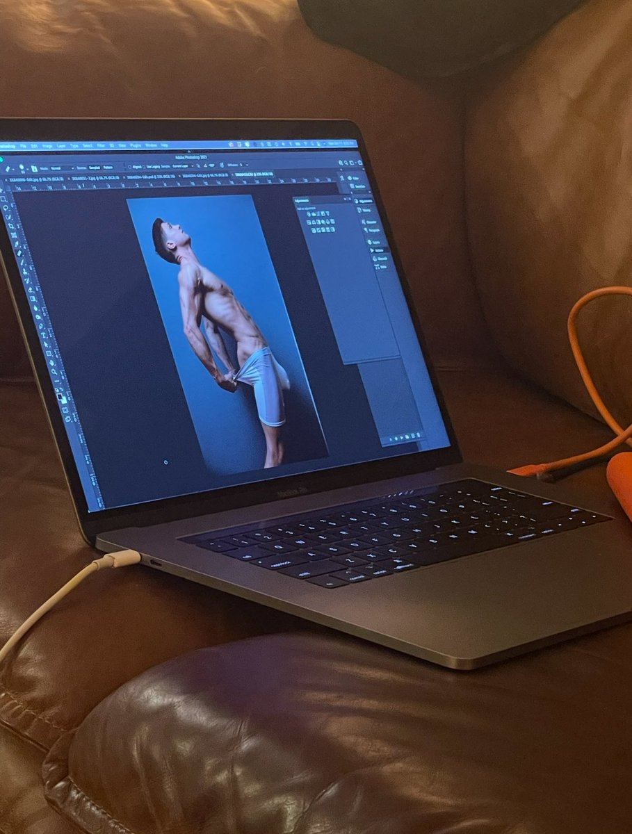 Getting creative 📸 onlyfans.com/kylehynick