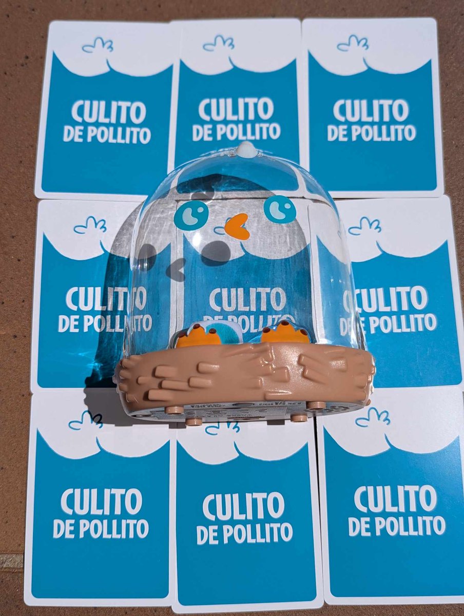 #Culitodepollito es un #juegodemesa de <a href="/Asmodee_es/">asmodee</a> <a href="/explodingkittyn/">Exploding Kittens</a> a partir de 4 años, estilo 🥔 caliente, pero con un pollito que cacarea y a los 2' ¡Grita!
Haz las acciones en función del 🎲 y pasa el pollito al nido 🪹 de al lado.

madresdesterradas.es/index.php/2025…