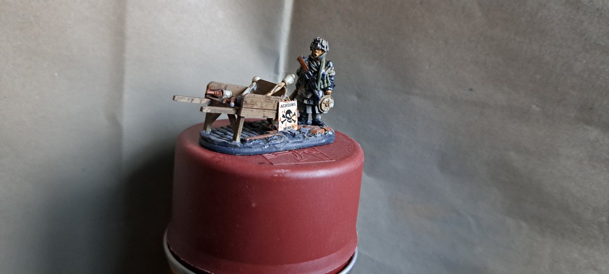 Pioneer and Transport 😏

#wargames #miniaturepainting #28mm