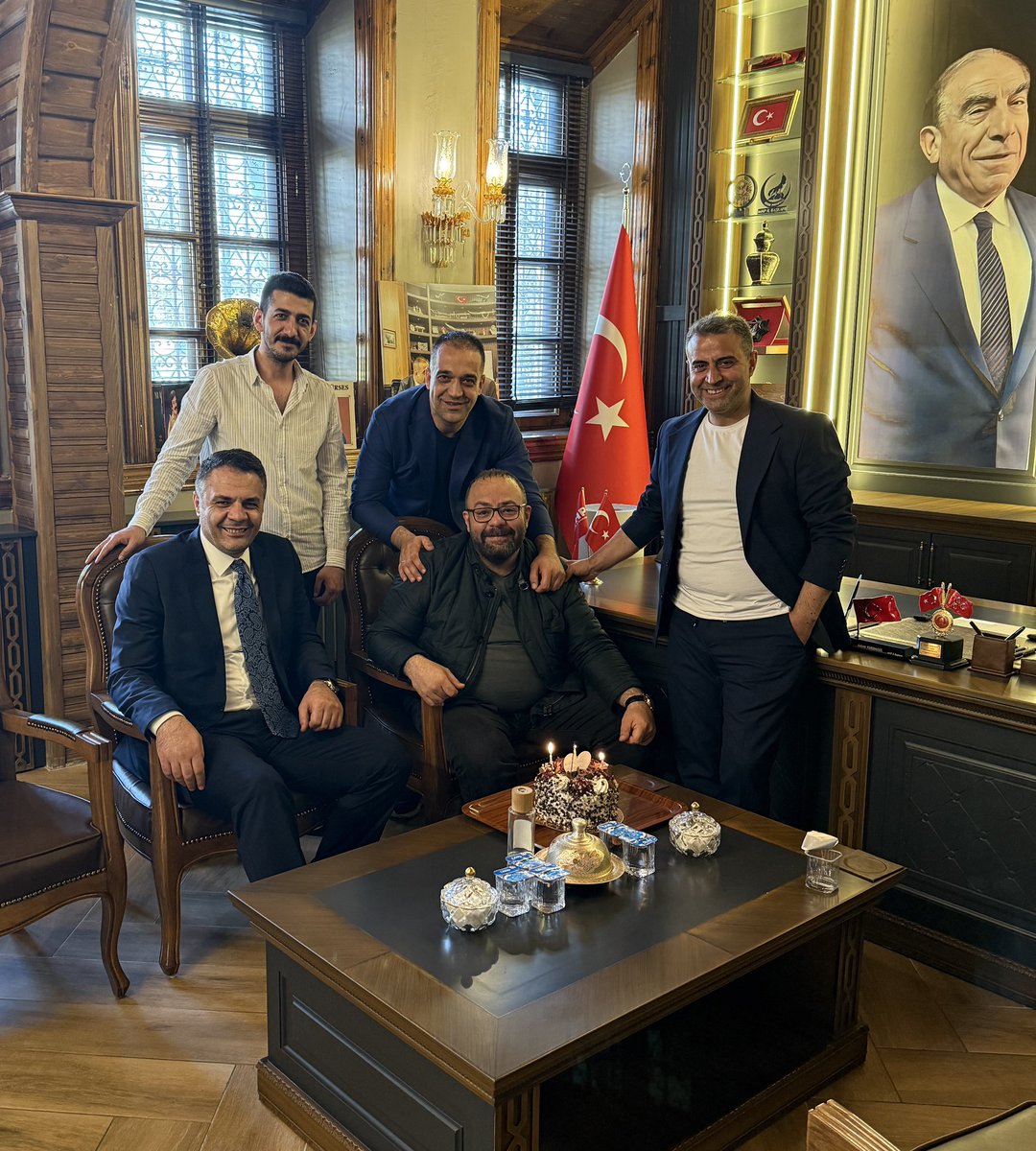 Kalpten kalbe bir yol vardır,
Gözünen görünmez sırdır…

Hatırlanmak, hatırda olmak ne güzel bir histir. Bu güzel doğum günü sürprizi için çok teşekkür ediyorum. İyi ki varsınız 🤲🏻