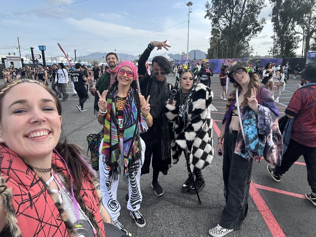 halfgirafee's tweet photo. Beyond Wonderland So Cal was so fun! #beyondwonderland #rave #socalravefam #edm https://t.co/dDAJysBm00