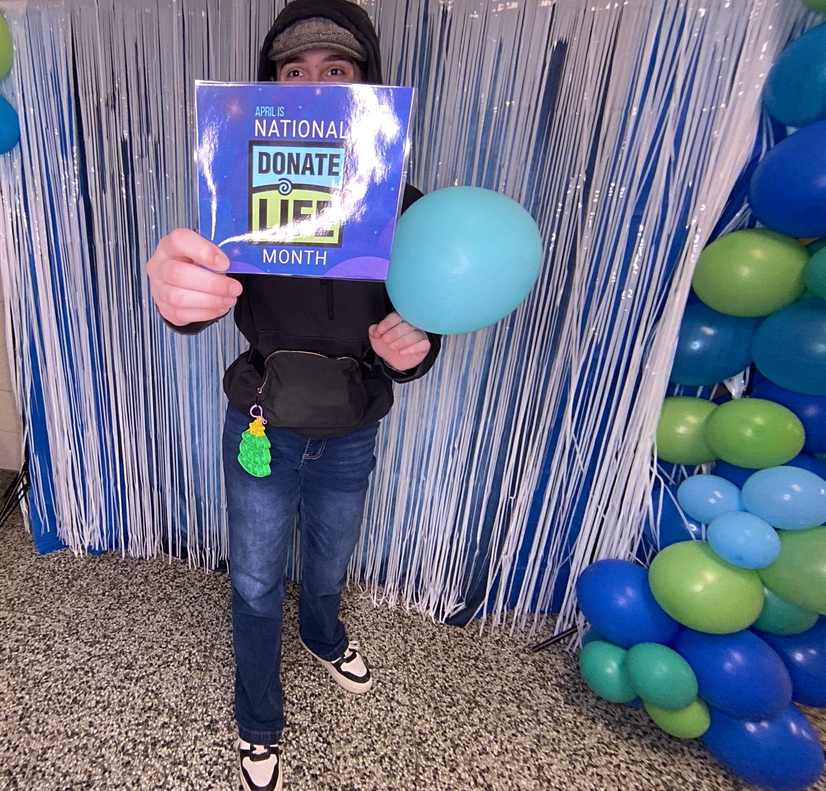 weconnectlife's tweet photo. Blue & Green Day at Kenmore East High School ππ
#bluegreenday #donatelifemonth #weconnectlife #beahero https://t.co/i5Jm4RbQmy