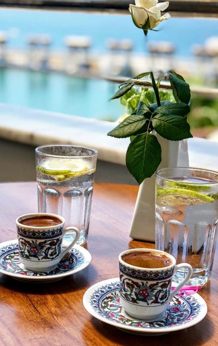 Mukadderpekolu1's tweet photo. ........
İçini sıkıntıyla doldurmak yerine fincana kahveyi dolduracaksın.
Boş ver giden gitsin.
Sen kahveni soğutmayacaksın...!!!
#MUKADDER https://t.co/sMuO3lZCf5