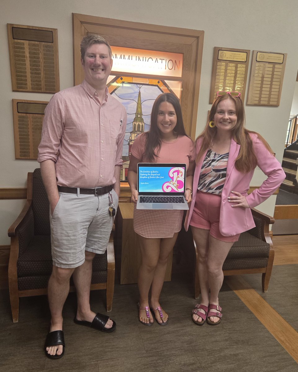 Congratulations to @wakecomm Senior Sophia Barca on her successful honors thesis defense on the topic: "The Evolution of Barbie: Exploring the Impact and Reception of Barbie's New Look". Sophia is pictured here with her committee. 🎩