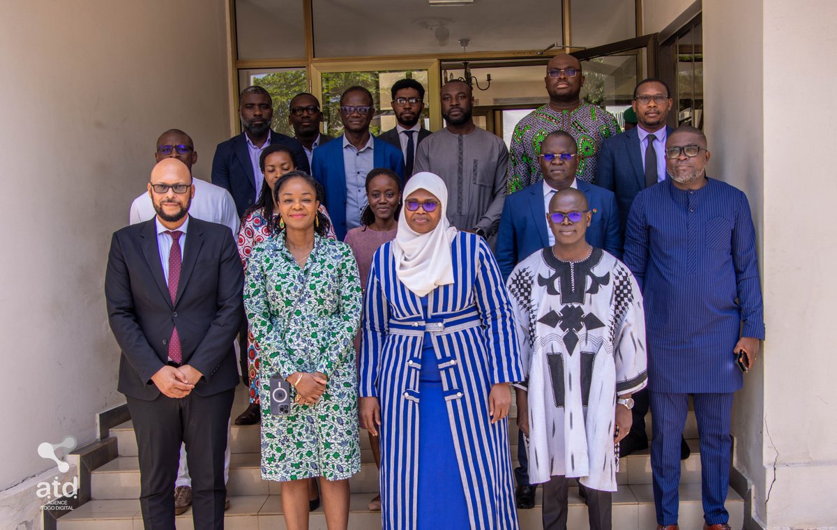 Cina Lawson tweet media