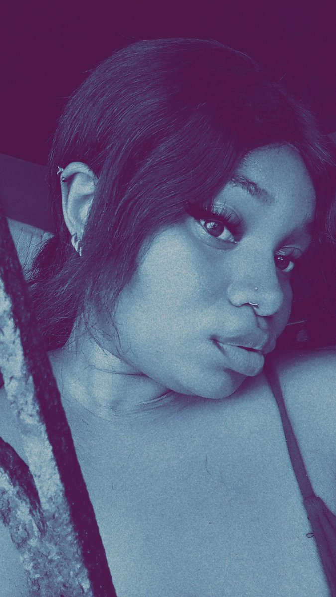 Paigelawsonprue's tweet photo. Inside this heat for lagos I still dey hot ! https://t.co/PxtAOJRyE6