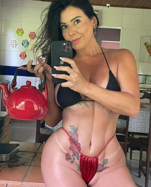 isso se  chama  liberdade de expressão  -coroa gostosa -  segue