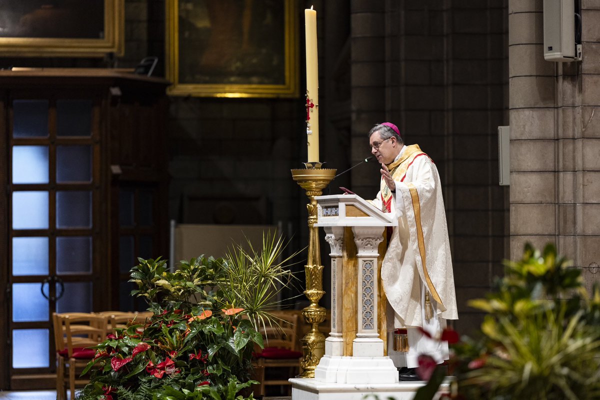 Ce soir, en la Cathédrale de Monaco, s’est tenue la messe pontificale en hommage au pape François décédé hier, célébrée par Mgr Dominique-Marie David.