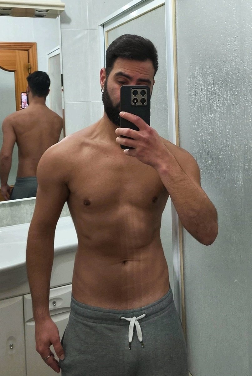 Estou naquela fase em que depois da páscoa não gosto do meu corpo, mas está tudo bem 💪🏾