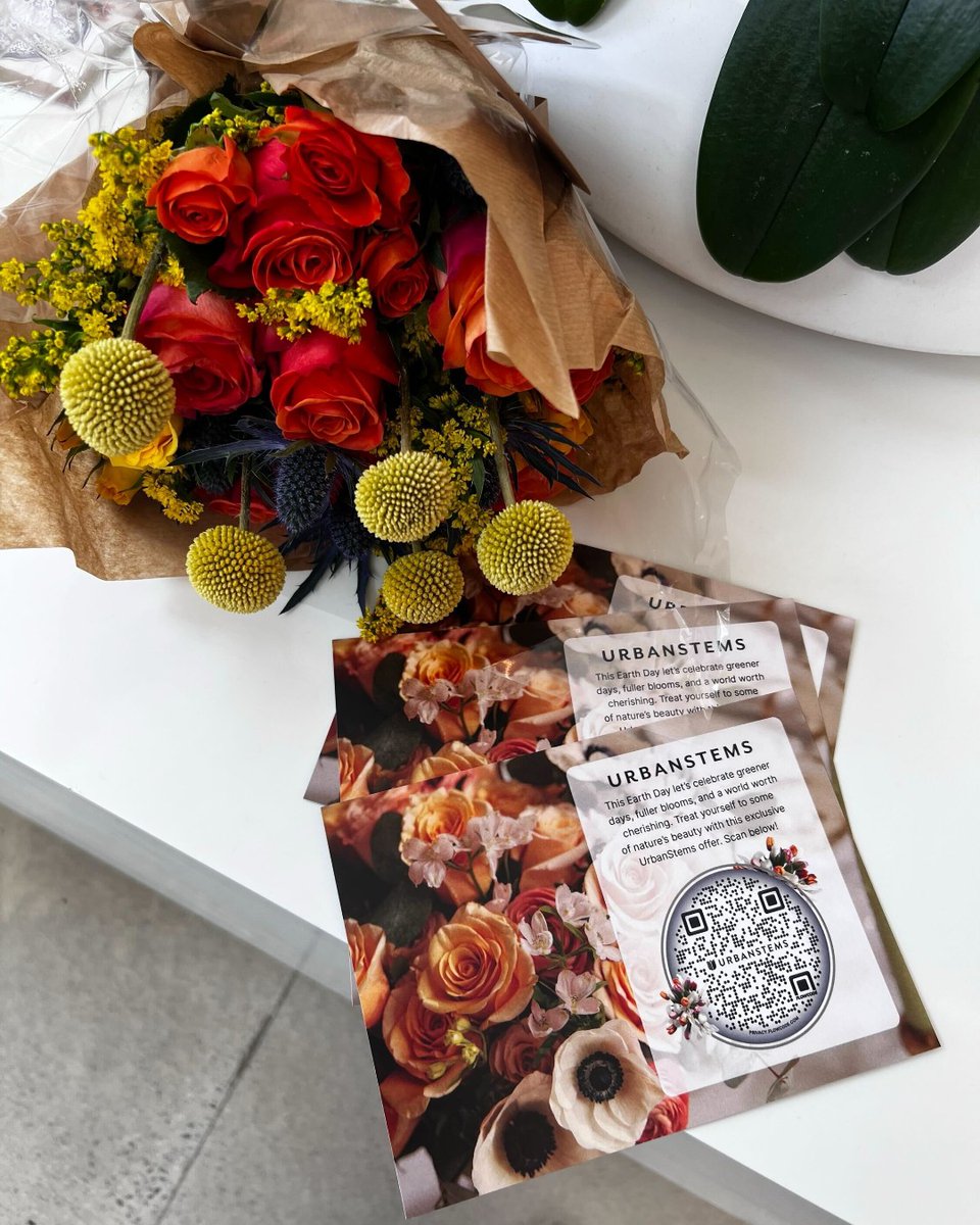Flowcode's tweet image. For Earth Day, we joined forces with @UrbanStems to bring fresh bouquets to SoHo 🌸 🌷 💐 🌎
If you want to learn more about how QR can power sustainable marketing, read more here: flowcode.com/blog/the-eco-f…
#flowcode #urbanstems #earthday #flowers #nyc #qrcode