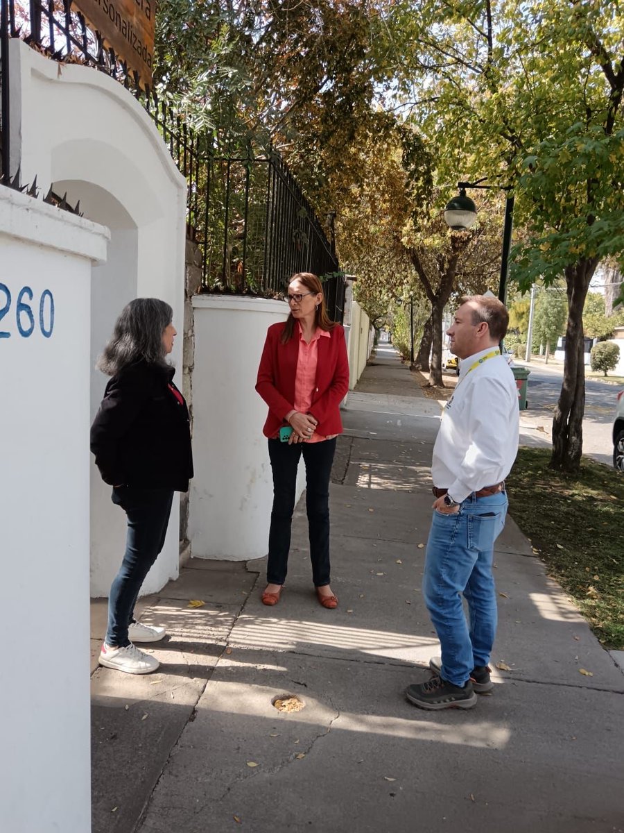 Uno de los problemas del mal uso de las rrss, es que algunos que más gritan por razones políticas creen que su voz es más importante que la del resto de los vecinos. Seguimos en el trabajo del puerta a puerta para saber la realidad de los vecinos del Estadio Nacional.