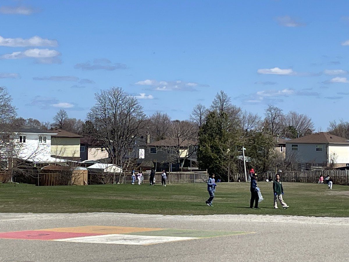 GVanierDPCDSB's tweet photo. Our #VanierVikings participating in our annual #EarthDay yard clean-up! #greatthings @ECOVanier https://t.co/WfPcaKrVxu