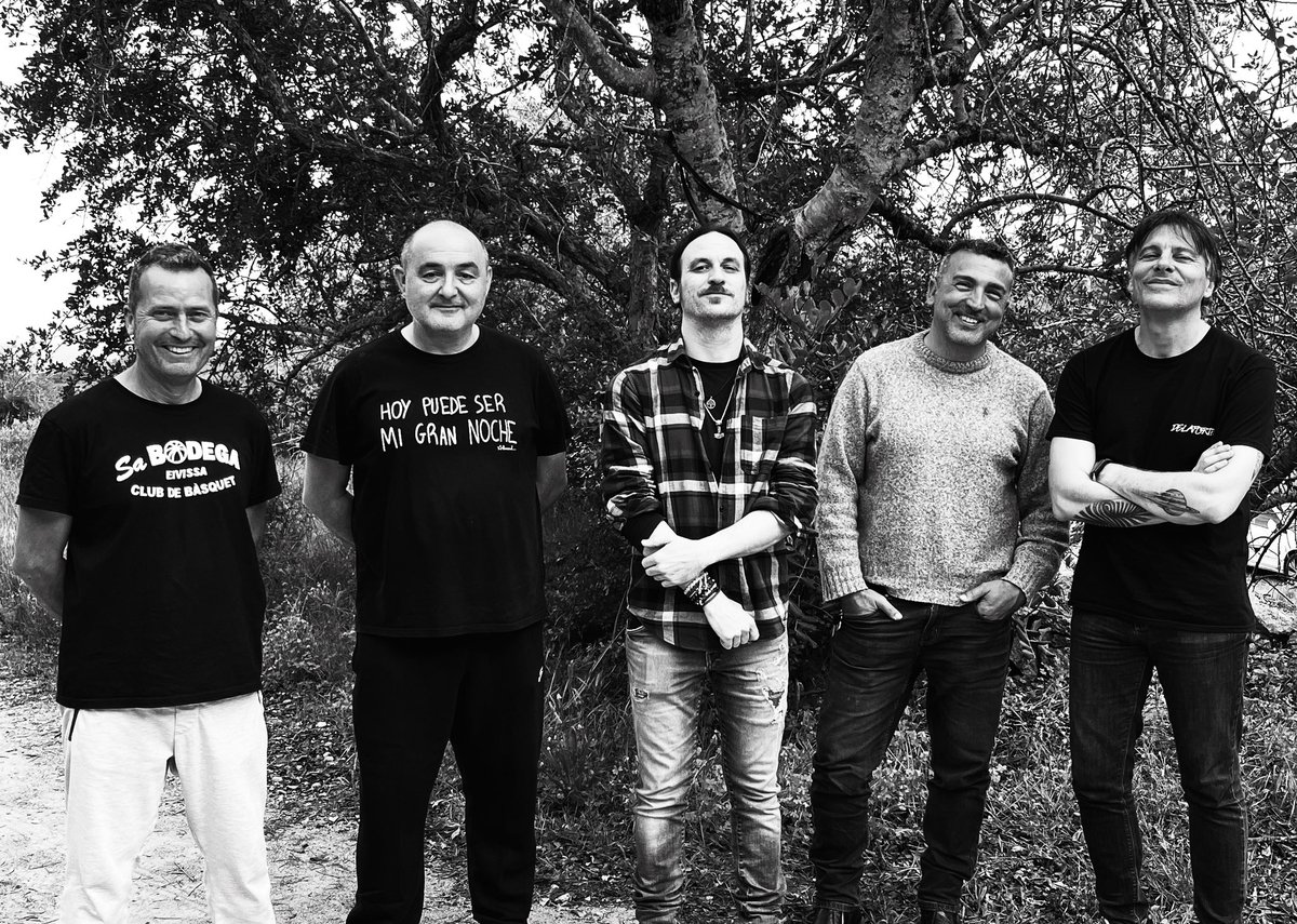 Banda preparada per aquest dimecres en que tornam a fer un concert després d’un any i mig, i per primera vegada ho farem a Sant Jordi de ses Salines. Hi haurà alguna sorpresa i moltes emocions, així que us esperam a tots i a totes a les 21:30h a sa plaça de Sant Jordi!