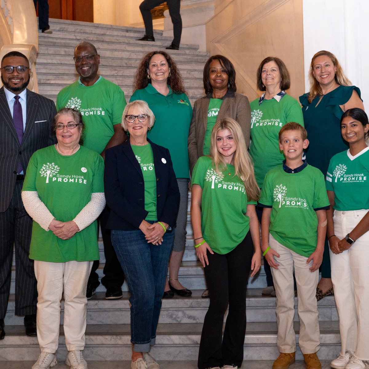 sandyhook's tweet image. It's #NationalVolunteerAppreciationWeek, &amp;amp; we're celebrating our incredible Promise Leaders, the heart of our movement.

From building awareness &amp;amp; promoting programs to advocating for change &amp;amp; fundraising, #PromiseLeaders are making a difference in communities across the country.