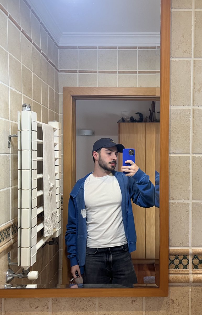 roalvba's tweet photo. 🧢🩵 https://t.co/gZJqeFiCuI