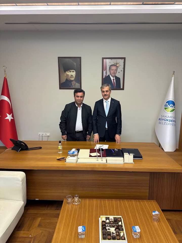 Sakarya Seyyar Giyim Eşya Satıcıları Esnaf Odası Başkanı Yekta Tepe, <a href="/Sakaryabld/">Sakarya Büyükşehir Belediyesi</a> Başkanı <a href="/sbYusufAlemdar/">Yusuf Alemdar</a> 'ı ziyaret etti.
