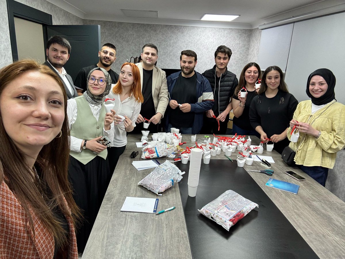 EdanazDizbay's tweet photo. ÜniAK Ankara 23 Nisan'a hazır!🥳

Geleceğimizin mimarlarını sevindirmek için hazırlıklarımız tamam🙌🏻

Başkent Millet Bahçesi'nden hediyelerinizi almayı unutmayın🙋‍♀️ https://t.co/pnpinkK2BK