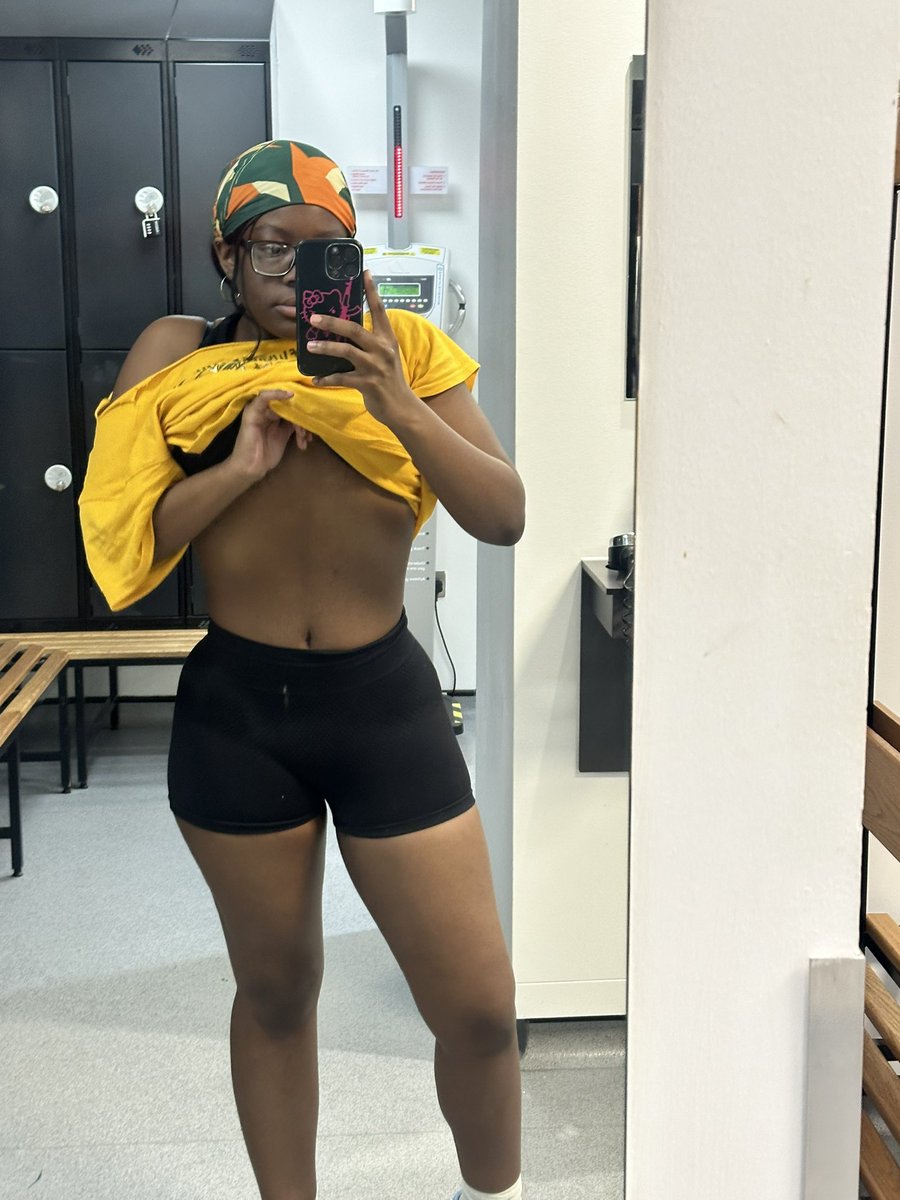 evacals3's tweet photo. Working out pays off guys https://t.co/1vjo8HUCX1