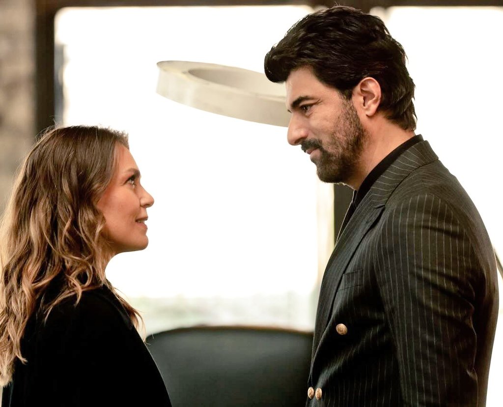 فرق الطول ❤️❤️

#EnginAkyürek #OldMoney #EnfesBirAkşam