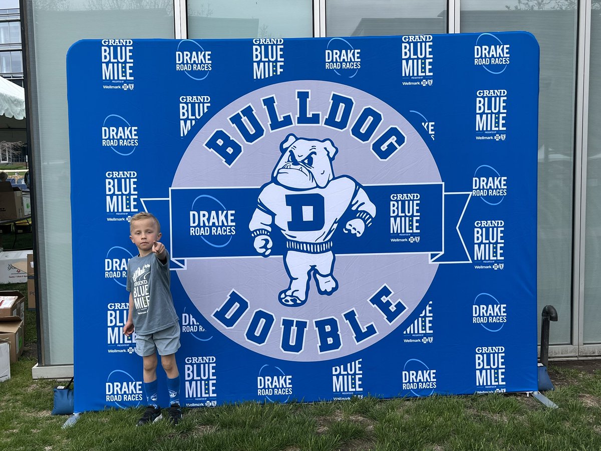 DrakeFanTarren's tweet image. I’m ready for Spike’s Sprint and the Grand Blue Mile! 🥇 @DrakeRelays @DrakeUniversity (posing like the @DrakeBulldogsMB hype video ofc!)
