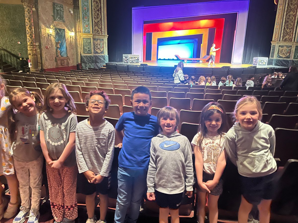 Kindergarten went to The Rose to see Pete the Cat!  It was extra special because Dahlia's great-great-grandma is Rose Blumkin!