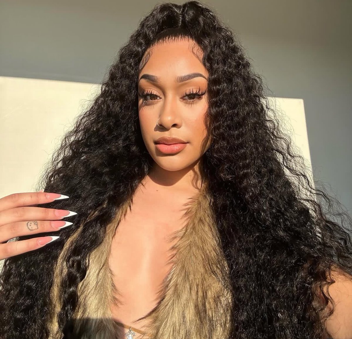 GetInWithMe_'s tweet photo. 14. Emma

Uhh yea i think Zeus made a good decision sending her home. She was boring honestly and kept complaining all the time. Now what I didn’t understand was why did she get jumped at the reunion? 🤔 https://t.co/FUc5ZPaBoi