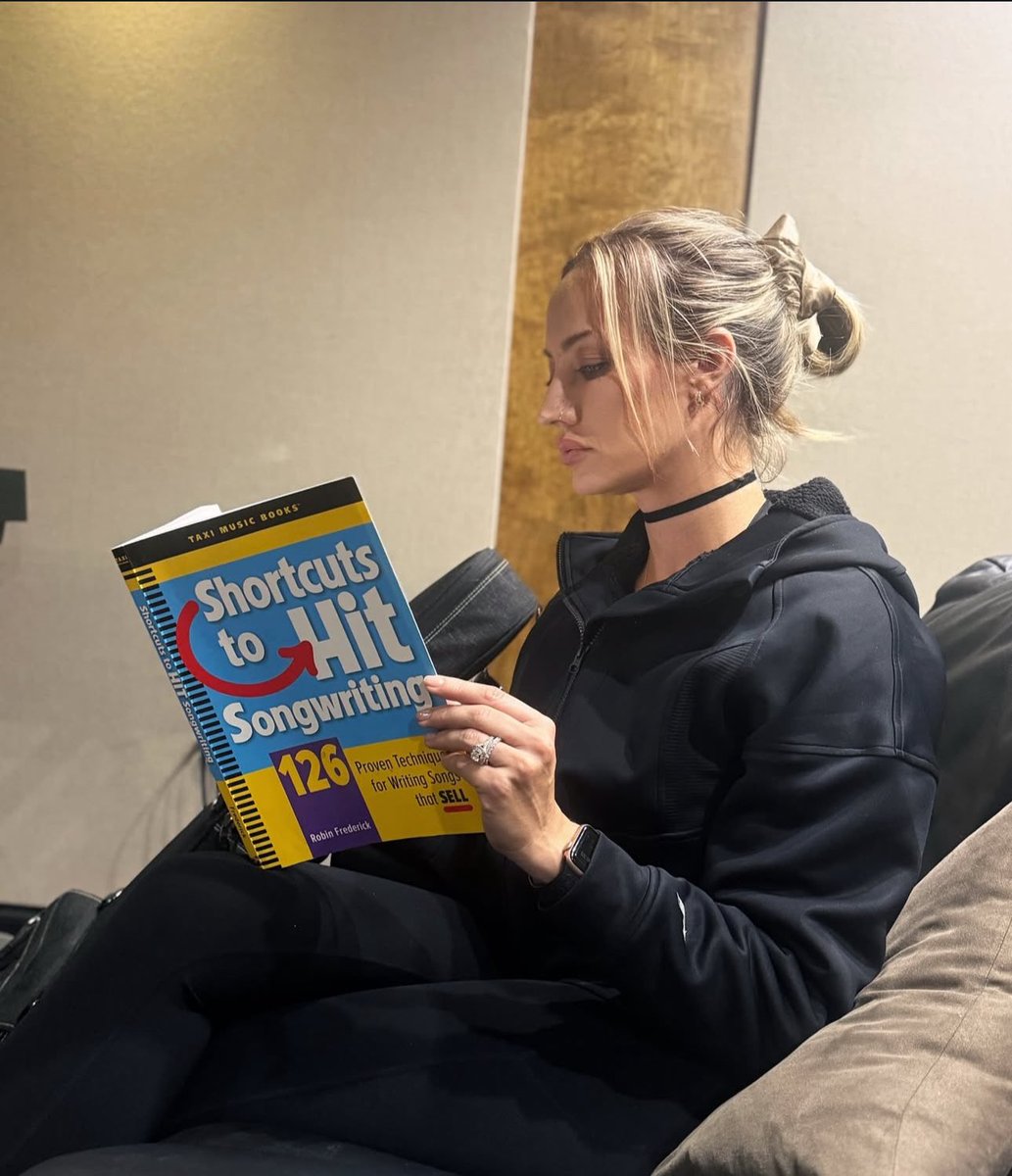 MiniProdigyBeth's tweet image. Spotted @HuntingGuitar in the wild..